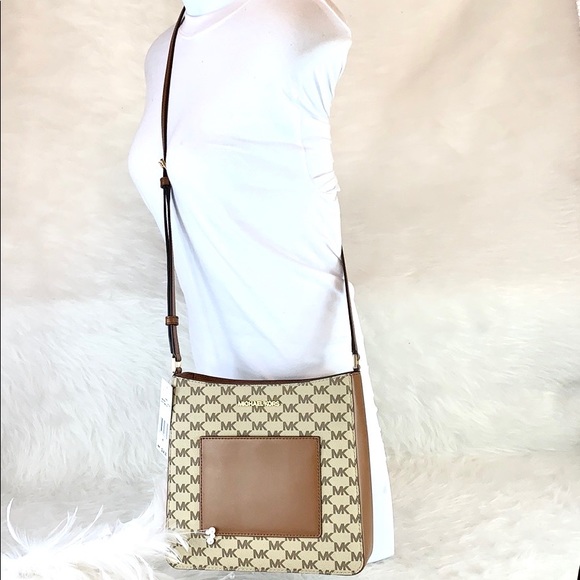 👜New Michael Kors 👜Gloria Natural Luggage Pocket - Picture 7 of 8